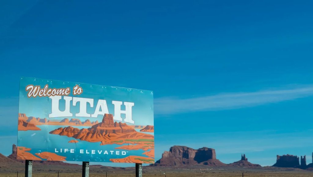 A welcome to Utah sign